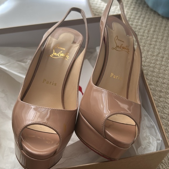 Nice shoes - Picture 3 of 6